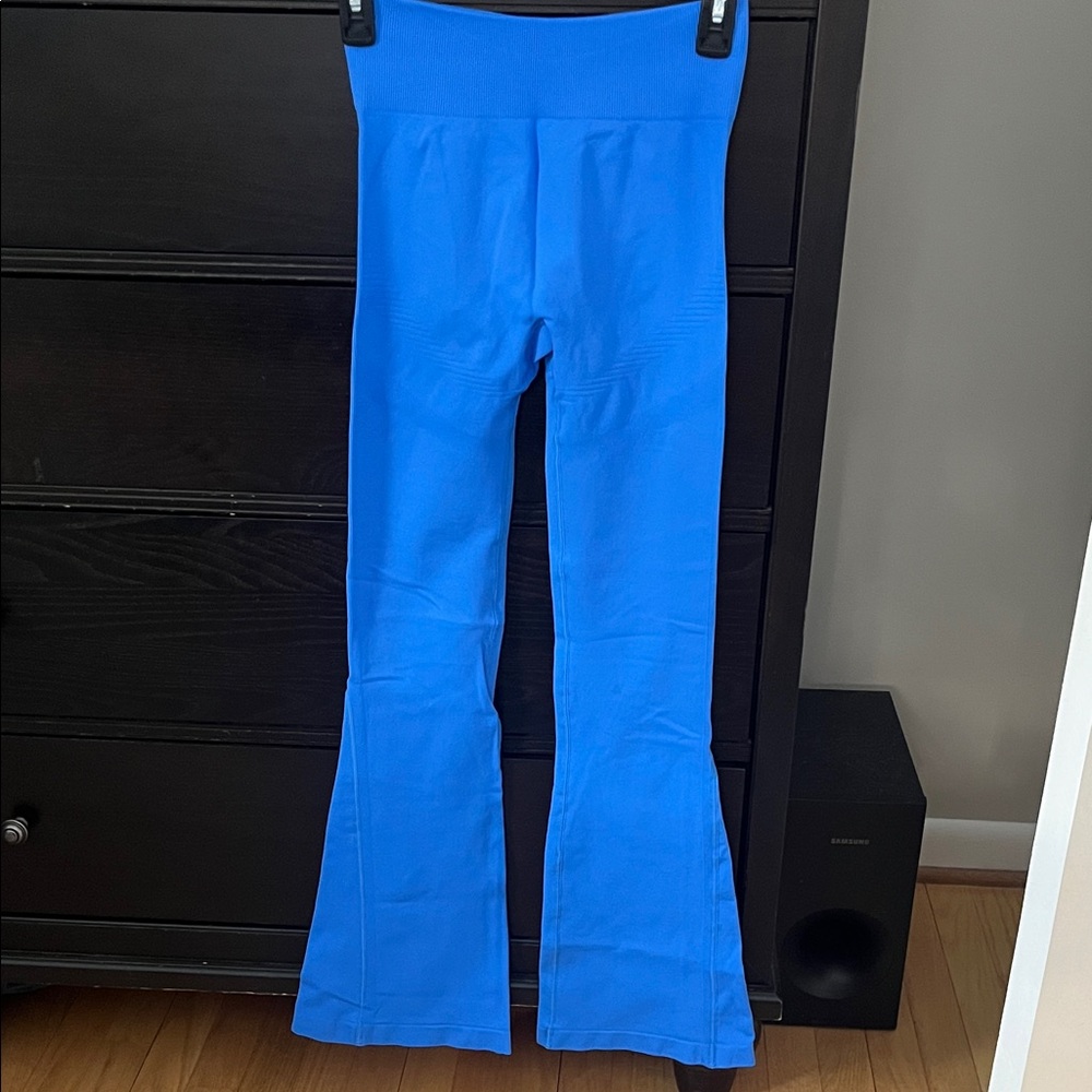 SHEIN Vibrant Blue Flared Leggings